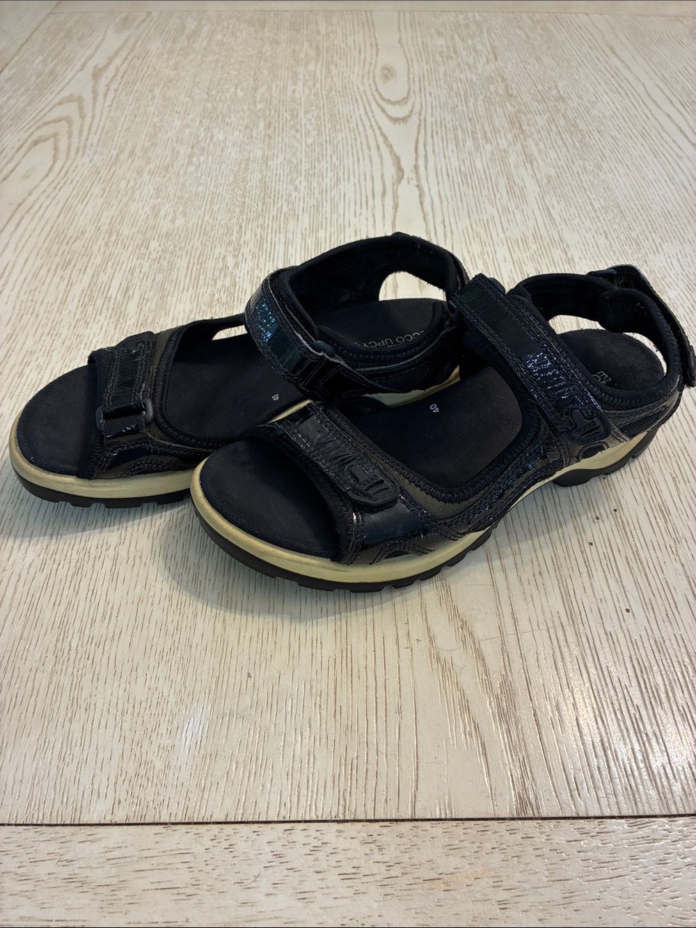 Women’s ECCO Yucatan Hiking Velcro Sandal Shoes (Black/White)
